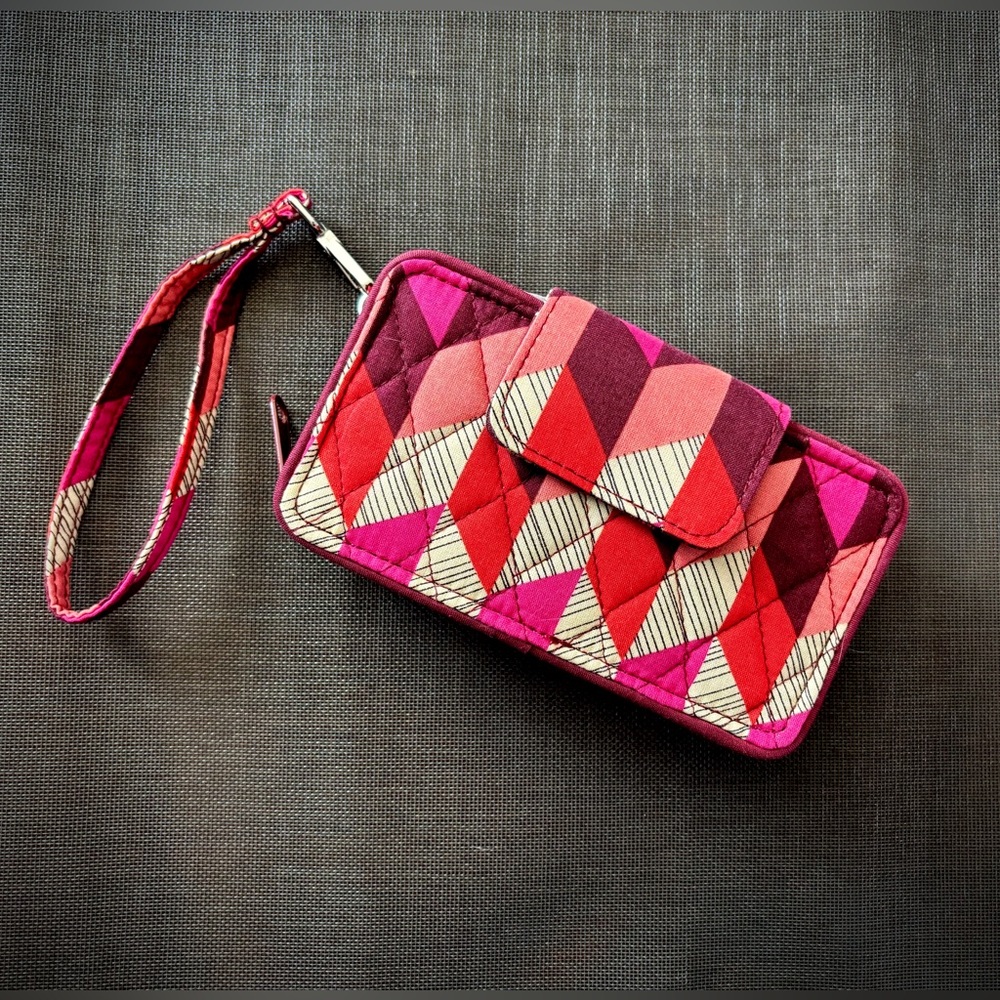🎈2/$40, 3/$50🔶 VERA BRADLEY NWOT quilted Geometric Patterned Wristlet/Wallet